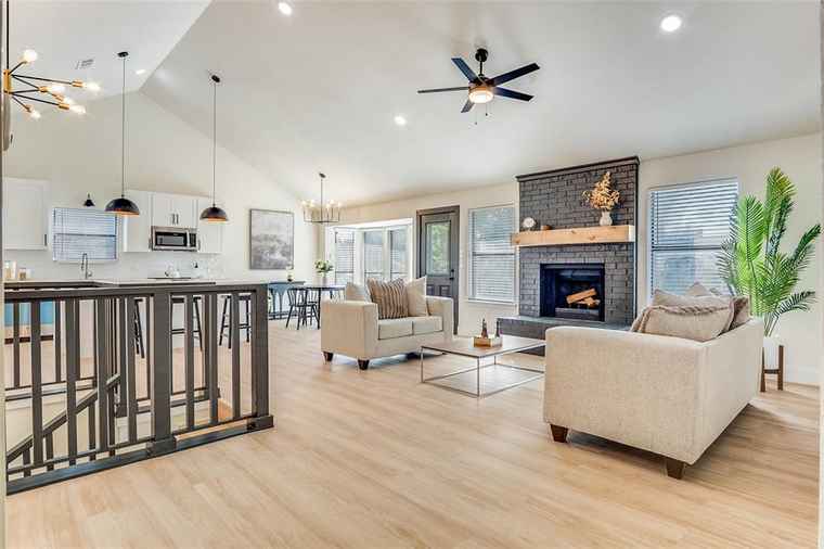 Photo of 3725 Ashley Ln Fort Worth, TX 76123