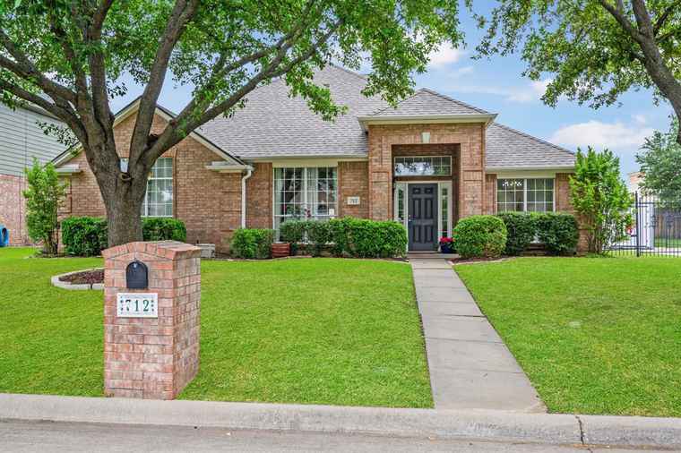 Photo of 712 Coal Creek Dr Mansfield, TX 76063