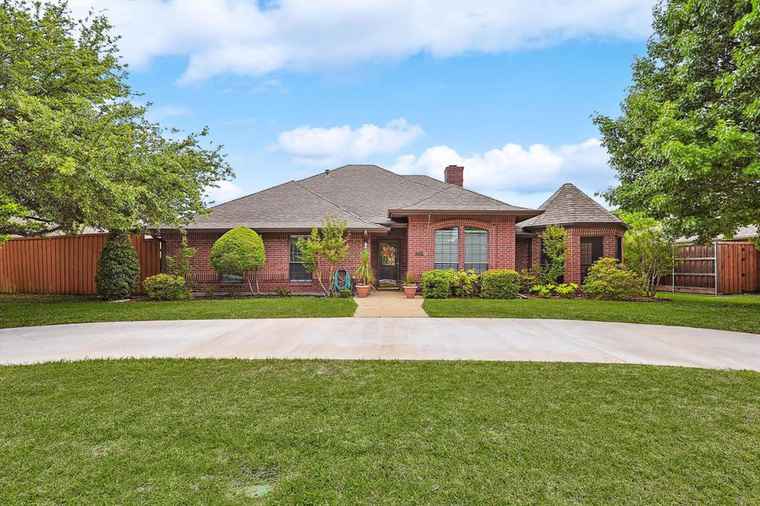 Photo of 209 Plantation Dr Coppell, TX 75019
