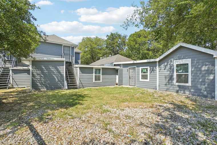 Photo of 2024 Bourbon St Dallas, TX 75226