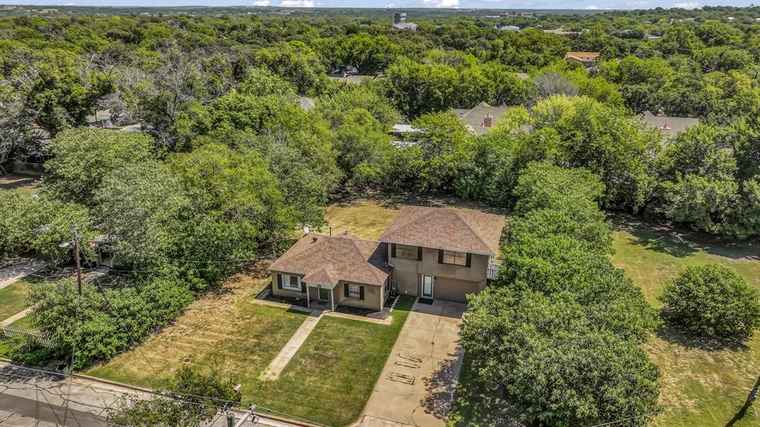 Photo of 1009 S Brazos St Weatherford, TX 76086