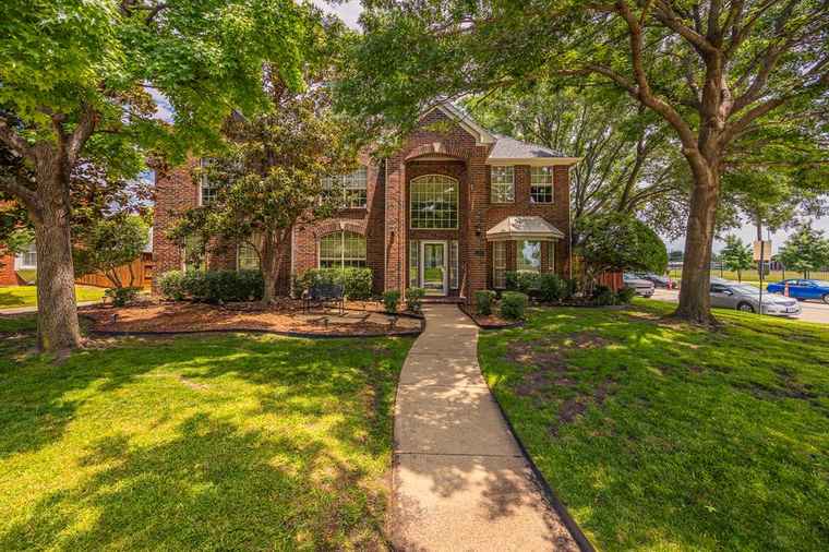 Photo of 6720 Grant Ln Plano, TX 75024