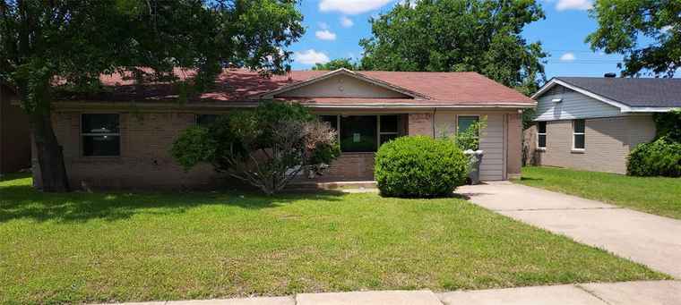 Photo of 7815 Woodshire Dr Dallas, TX 75232