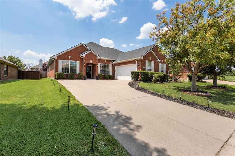 Photo of 2371 Palo Pinto Rd Grand Prairie, TX 75052