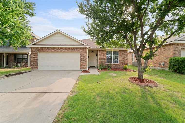 Photo of 829 Kentucky Derby Ln Fort Worth, TX 76179