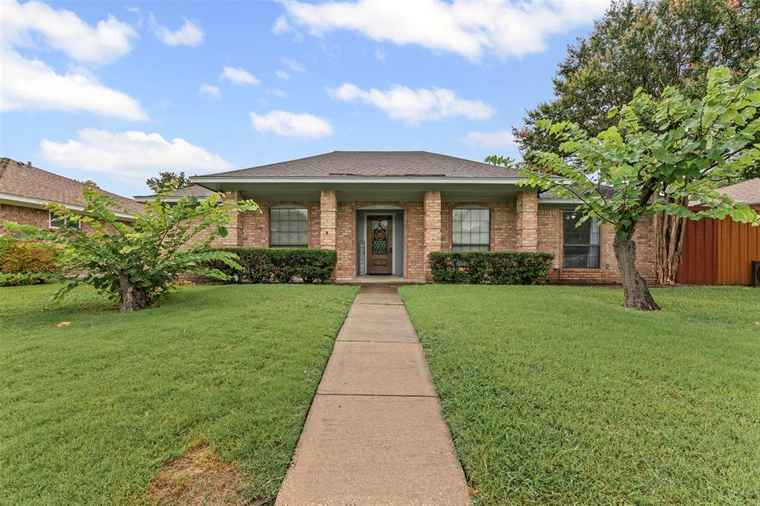 Photo of 4044 Lonesome Trl Plano, TX 75023