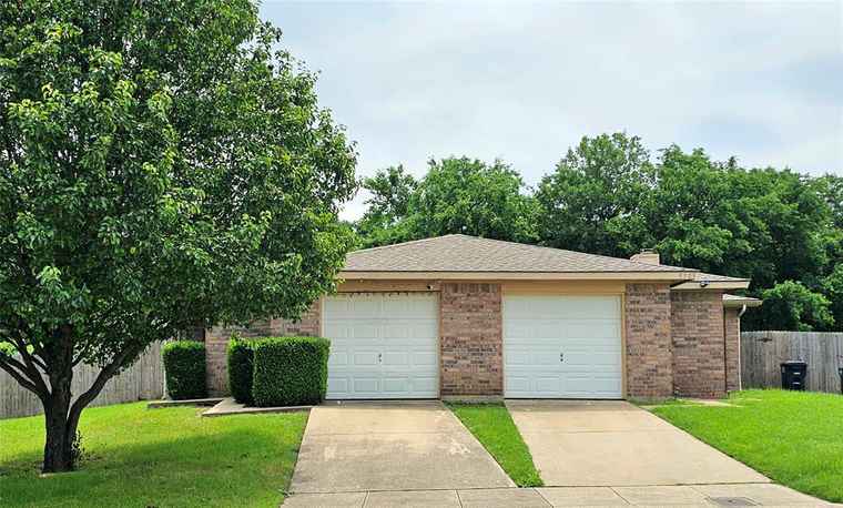 Photo of 5701 Shadydell Dr Fort Worth, TX 76135