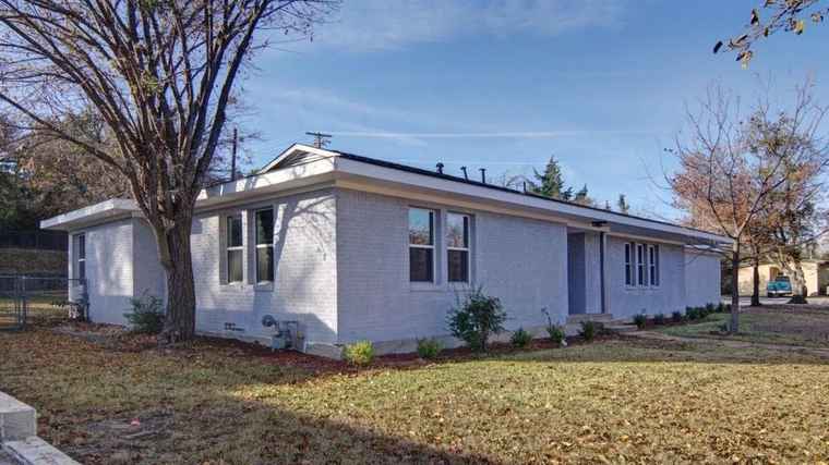 Photo of 1327 W Water St Weatherford, TX 76086