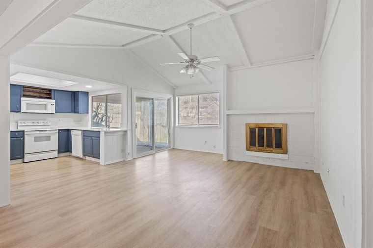 Photo of 827 Salem Trl Lewisville, TX 75067