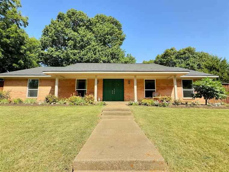 Photo of 209 Westpark Dr N McKinney, TX 75071