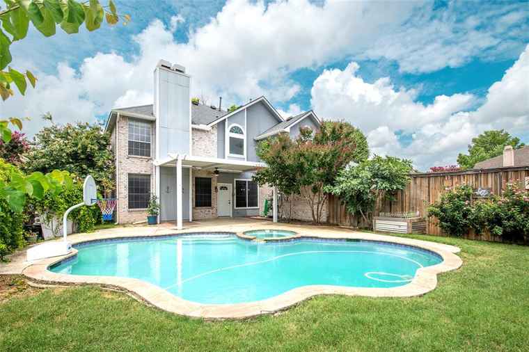 Photo of 707 Cottonwood Bend Dr Allen, TX 75002