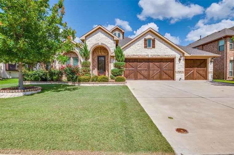 Photo of 7532 Lynnwood Dr Grand Prairie, TX 75054