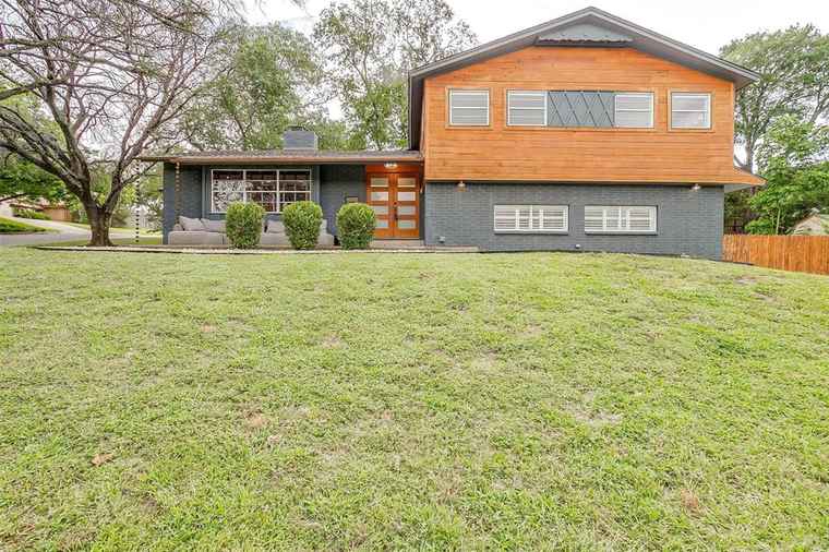 Photo of 6609 Genoa Rd Fort Worth, TX 76116