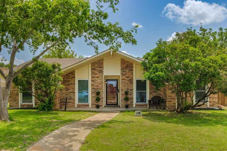 Photo of 3108 Somerville Ln Carrollton, TX 75007