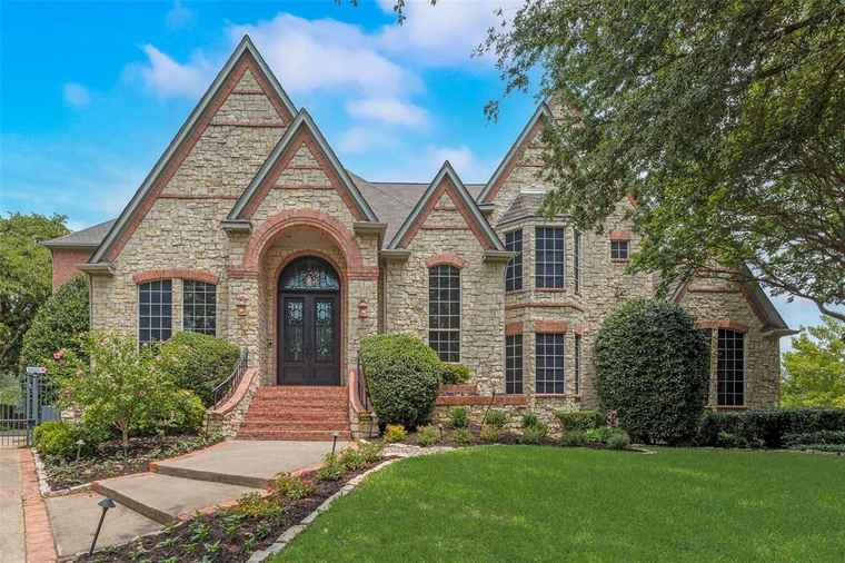 Photo of 2802 High Point Ct Grapevine, TX 76051
