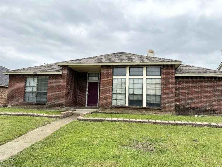 Photo of 2024 Meadowbrook Dr Mesquite, TX 75149
