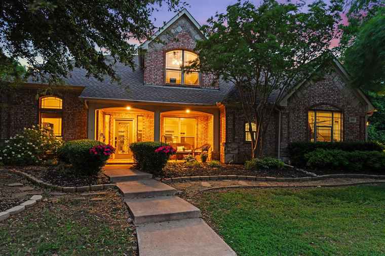 Photo of 2213 Waterford Dr Flower Mound, TX 75028