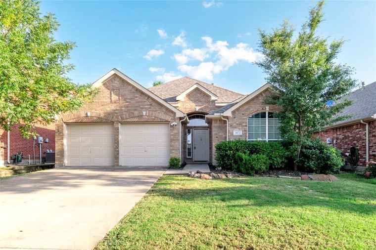 Photo of 3072 Bigleaf Dr Little Elm, TX 75068