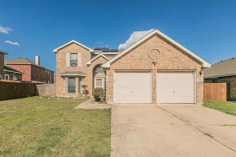 Photo of 7205 Jurassic Dr Arlington, TX 76002