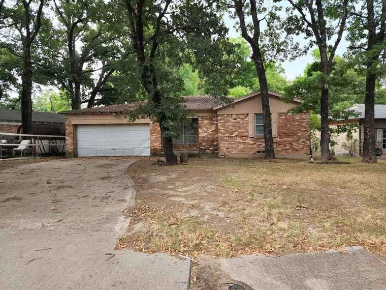 Photo of 310 Old Mill Ln Dallas, TX 75217