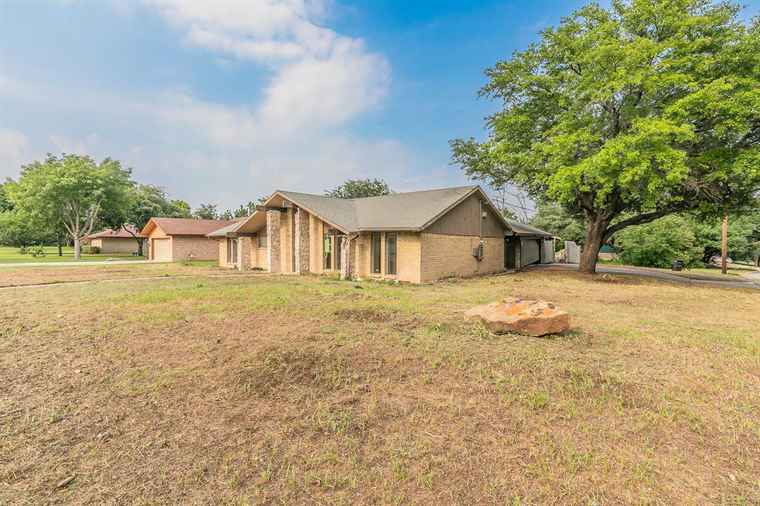 Photo of 2933 Cortez Dr Fort Worth, TX 76116