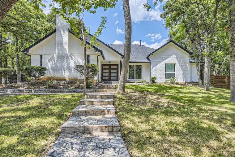 Photo of 39 Highview Cir Denton, TX 76205