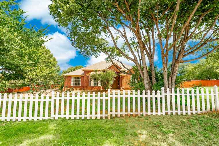 Photo of 3004 Sagebrush Dr Flower Mound, TX 75022