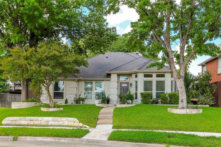 Photo of 2901 Panorama Dr Carrollton, TX 75007