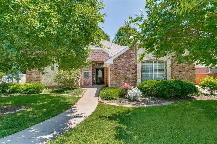Photo of 805 Evergreen Ct Keller, TX 76248