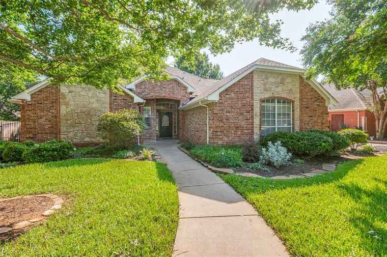 Photo of 805 Evergreen Ct Keller, TX 76248
