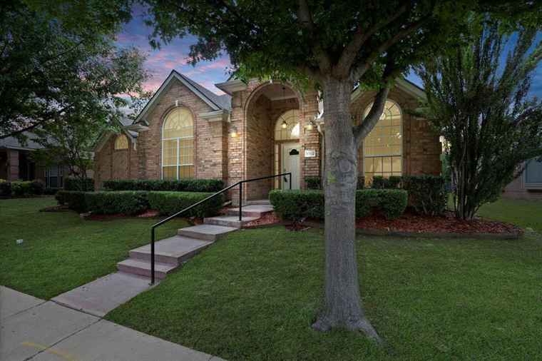 Photo of 3302 Brentwood Dr McKinney, TX 75070
