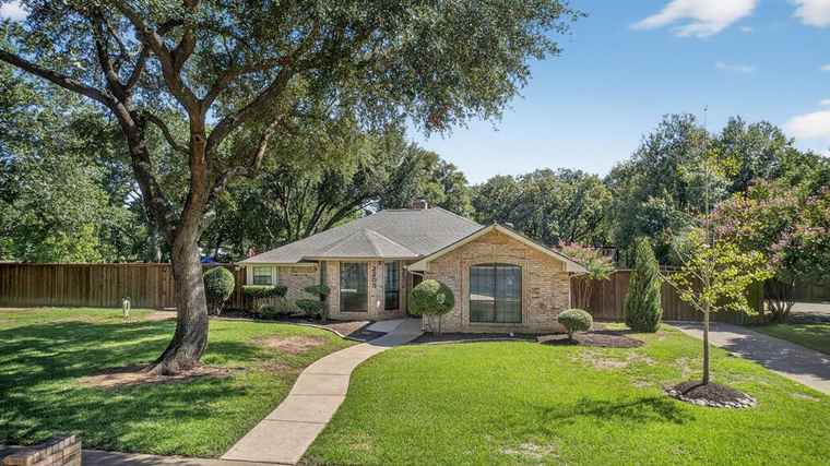 Photo of 2205 Morriss Ct Flower Mound, TX 75028