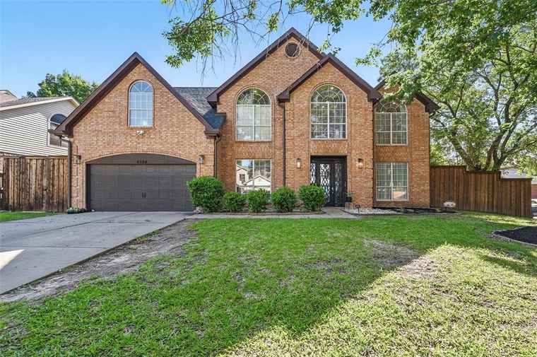 Photo of 4524 Rosedale Dr Grand Prairie, TX 75052