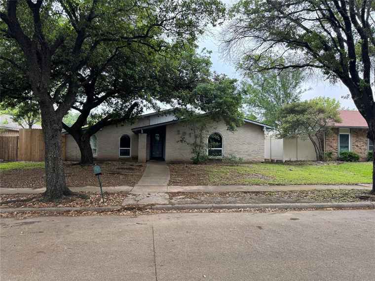 Photo of 3018 Gayle Dr Garland, TX 75044