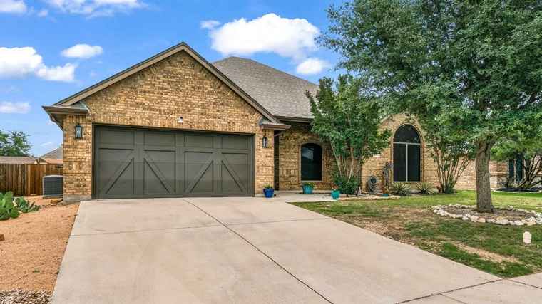 Photo of 110 Emilie Ct Weatherford, TX 76087