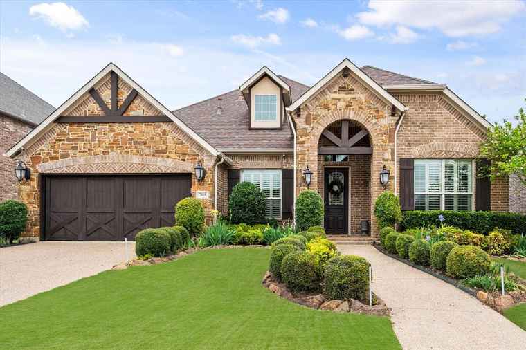 Photo of 705 Waterlane Dr Mansfield, TX 76063