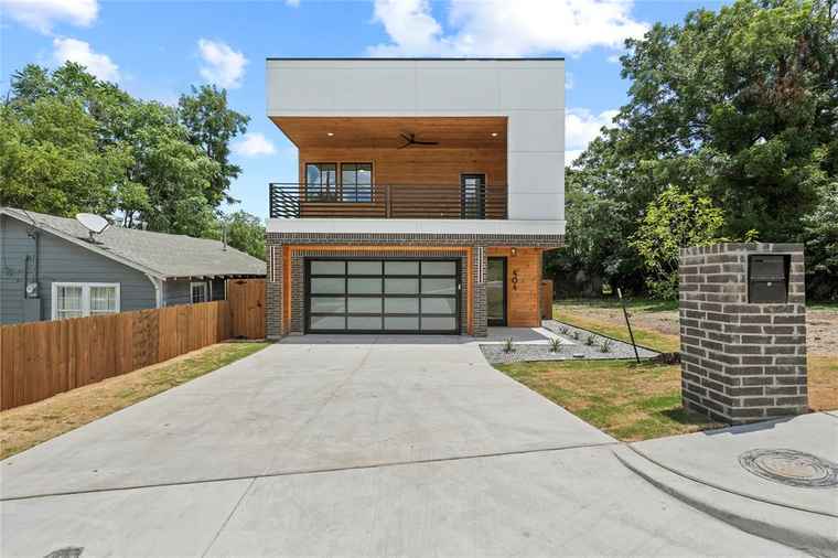 Photo of 404 Cleaves St Dallas, TX 75203