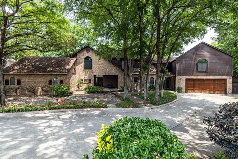 Photo of 2701 Wooded Trail Ct Grapevine, TX 76051