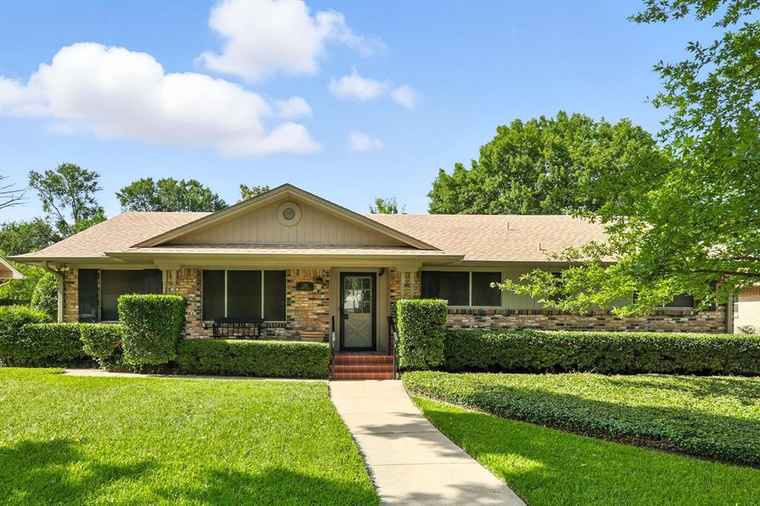 Photo of 1204 Amherst Dr Denton, TX 76201
