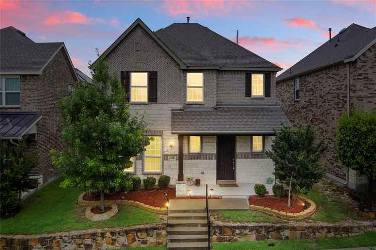 Photo of 334 Pasco Rd Garland, TX 75044