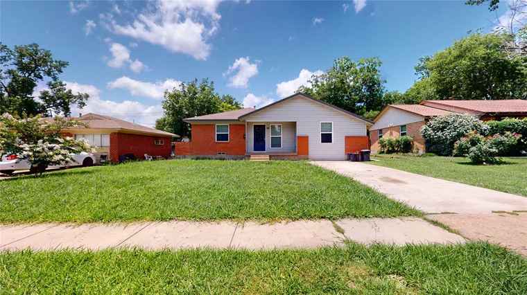 Photo of 615 Royal Crest Dr Mesquite, TX 75149