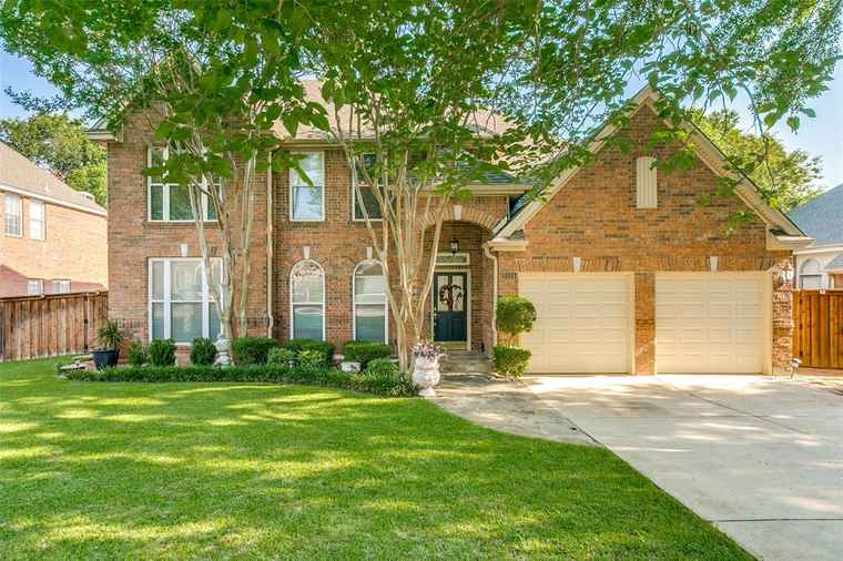 Photo of 2124 Brentcove Dr Grapevine, TX 76051