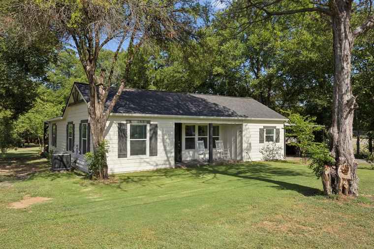 Photo of 1213 Franklin St Weatherford, TX 76086