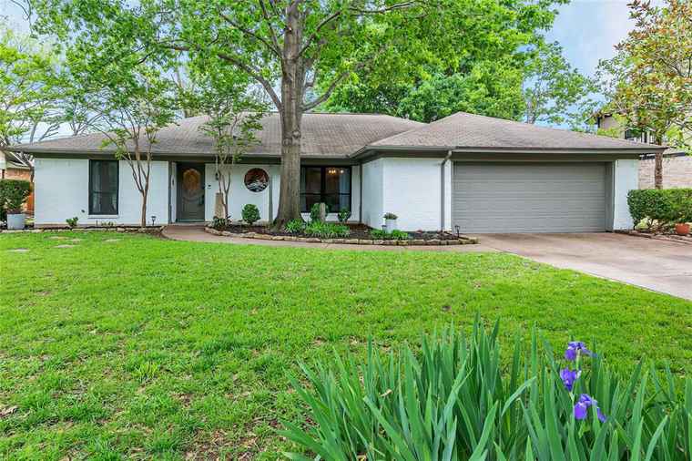 Photo of 6908 Meadow Park S North Richland Hills, TX 76180