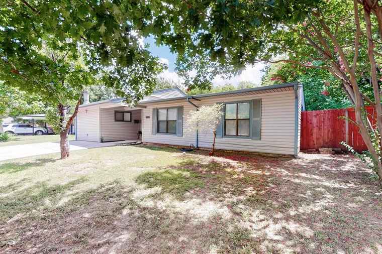 Photo of 1105 Highland Dr Grand Prairie, TX 75051