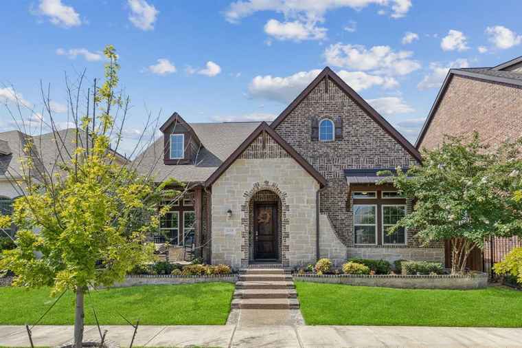 Photo of 1410 Huntsman Ridge Ln Arlington, TX 76005
