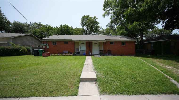 Photo of 811 Crescent St Denton, TX 76201