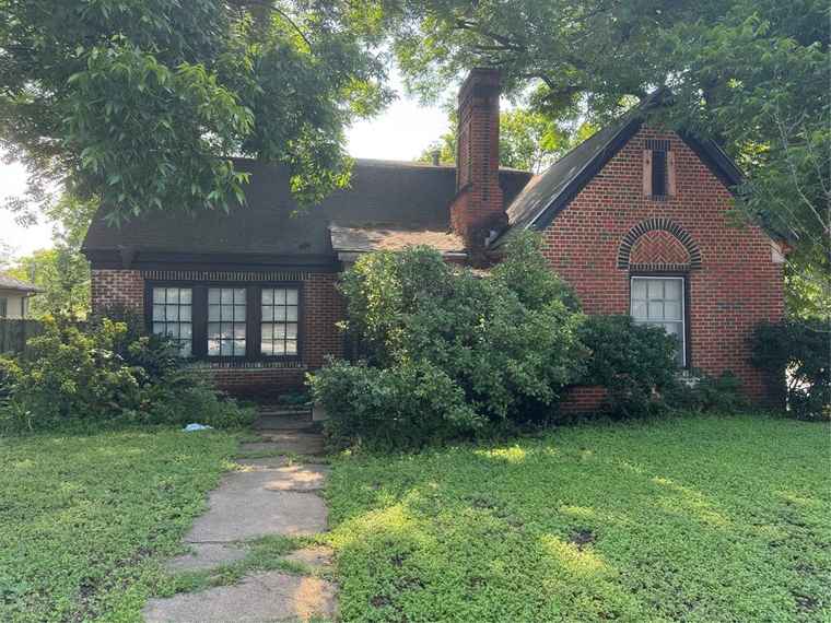 Photo of 422 S Montreal Ave Dallas, TX 75208
