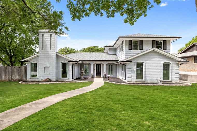 Photo of 1 Whispering Vine Ct Grapevine, TX 76051