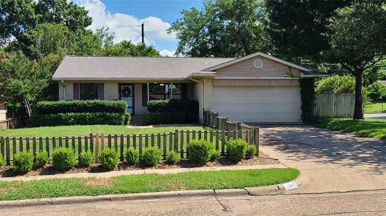 Photo of 1241 Cypress Dr Richardson, TX 75080
